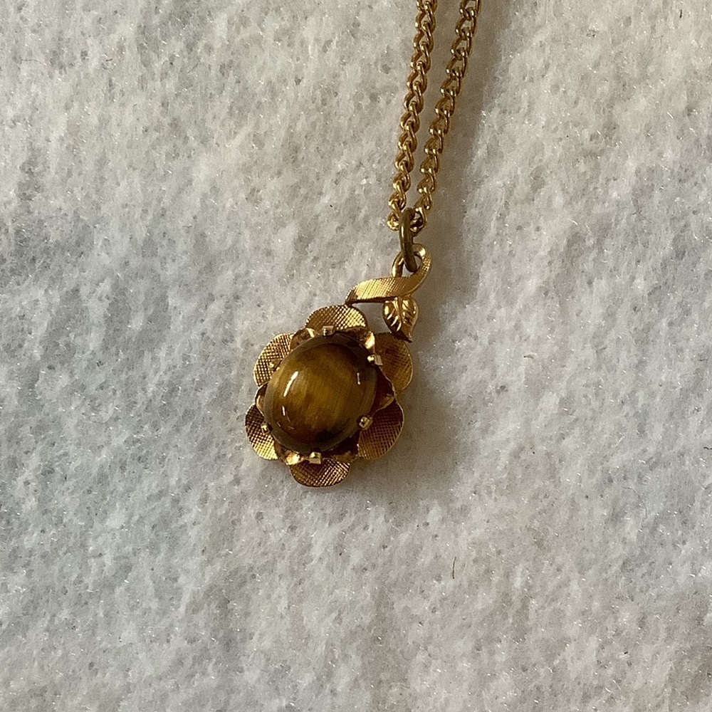 Gold Tone Necklace with tiger eye pendant